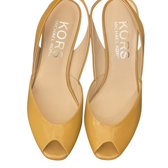 MICHAEL KORS Tan Patent
Leather 4" High Wedge Open Toe
Slingback Shoes size 7.5M - Picture 2 of 13